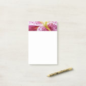 Stargazer Lily Bright Magenta Floral Post-it® Notes (Op bureau)