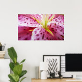 Stargazer Lily Bright Magenta Floral Poster (Thuiskantoor)
