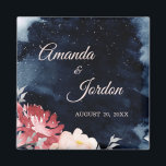 Starry Night Floral Mariage Magnet<br><div class="desc">Cet aimant mariage floral Starry Night inspire soit un thème d'été de minuit, soit un thème d'hiver sombre de la neige, ce qui en fait un design saisonnier polyvalent. L'aquarelle bleu marine, presque noire, avec une étoile céleste ou un ciel rempli de flocons de neige, combinée à la pop de...</div>