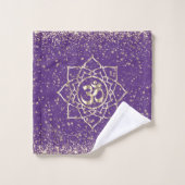 Stars de Glittery Om Gold Mandala sur violet (Gant de toilette)