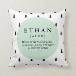 Statistiques de naissance Coussin de la pépinière<br><div class="desc">Ce coussin peut être customisé ou personnalisé pour inclure les statistiques de naissance de votre enfant et dispose d'une couleur moderne et d'un simple motif forestier.</div>