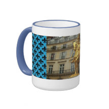 Statue de Jeanne d'Arc dans la tasse de Paris