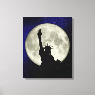 Statue de la Liberté contre la Toile de Lune