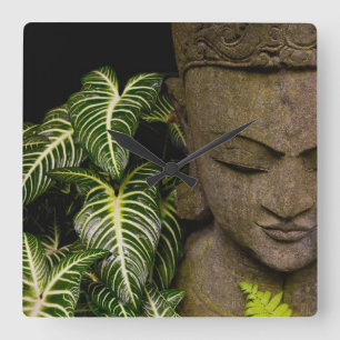 Statue in a Garden Location Information: Chiang Ma Vierkante Klok