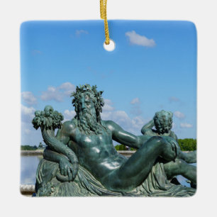 Statue La Loire in de tuin van het kasteel van Ver Keramisch Ornament