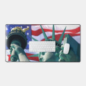 Statue patriotique de Liberty Waving Drapeau USA (Clavier et souris)