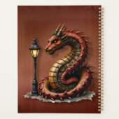 Steampunk Dragon à côté d'un lampadaire vintage. (Dos)