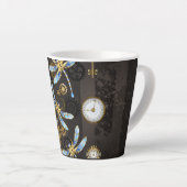 Steampunk Dragonflies op bruine gestreepte achterg Latte Mok (Rechterhoek)