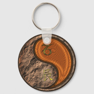 Steenbok en houten draak sleutelhanger