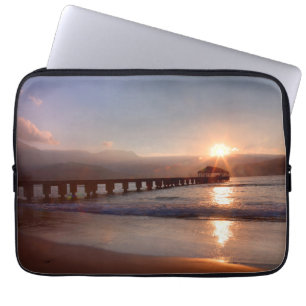 Steiger aan het strand bij zonsondergang, Hawaii Laptop Sleeve