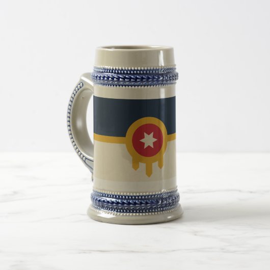 Stein Mug avec le drapeau de Tulsa, Oklahoma (Devant gauche)