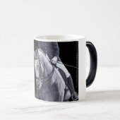 Stein noir et blanc de tasse de cheval de dressage (Devant droit)