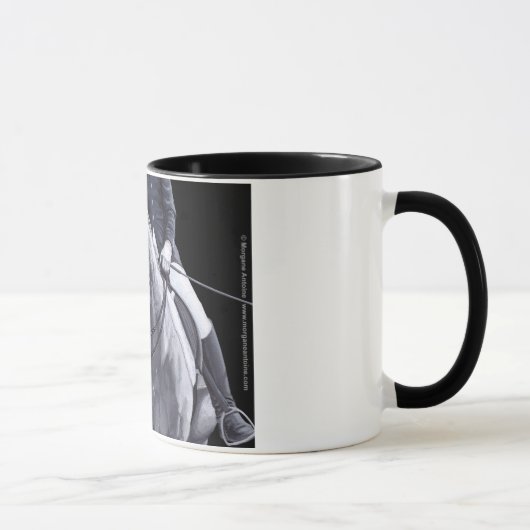 Stein noir et blanc de tasse de cheval de dressage (Droite)