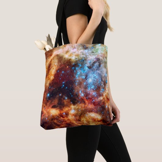 Stellar Nursery R136 Tarantula Nebula NASA Foto Tote Bag (Dichtbij)