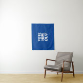 Stem hem uit blauw-wit moderne typografie wandkleed (In situ)