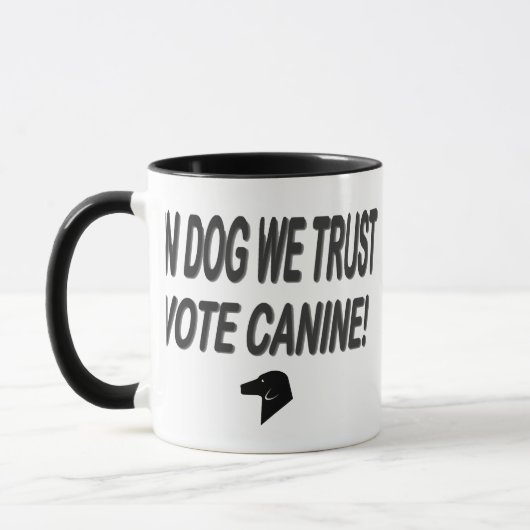 Stemming: punt met zwarte tekst mok (Links)