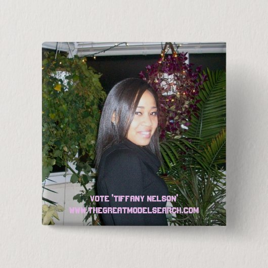 STEMMING "TIFFANY NELSON" VIERKANTE BUTTON 5,1 CM (Voorkant)