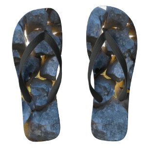 Stenen muur gebouwd in Kroatische stijl Teenslippers