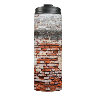 stenen muur langs de verlaten weg, abstract, verou thermosbeker