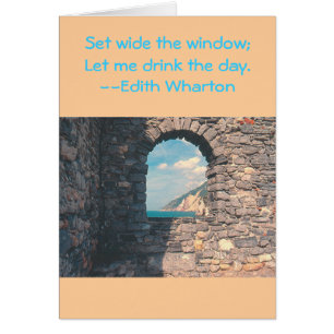 "STENEN MUUR MET RAAM NAAR ZEE" (FOTO)