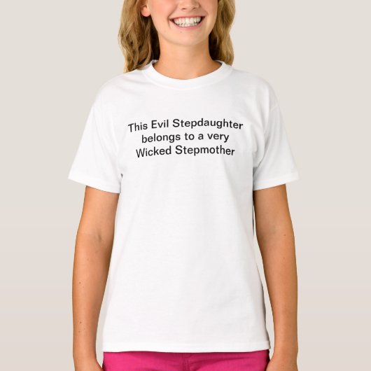 Stepdochter behoort tot Stepmoeder T-shirt (Voorkant)