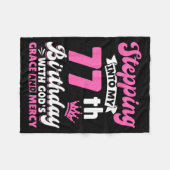 Stepng Into My 77th Birthday With Gods Grace And M Fleece Deken (Voorkant (Horizontaal))