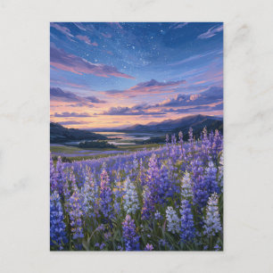 Sterfelijk schemerlicht boven het paarse lupine da briefkaart
