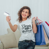 Sterk als een Moeder Zwart Modern Script T-Shirt