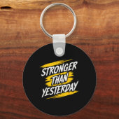 Sterker dan gisteren Motivatie Gym Quote Wor Sleutelhanger (Voorkant)