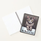 Stern Tabby Cat exige un sérieusement Talk Journal (Intérieur)