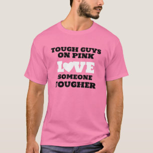 Stevige jongens op roze liefde iemand die beter ka t-shirt