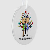 Stick mignon Figure Couple Ornement de vacances (devant)