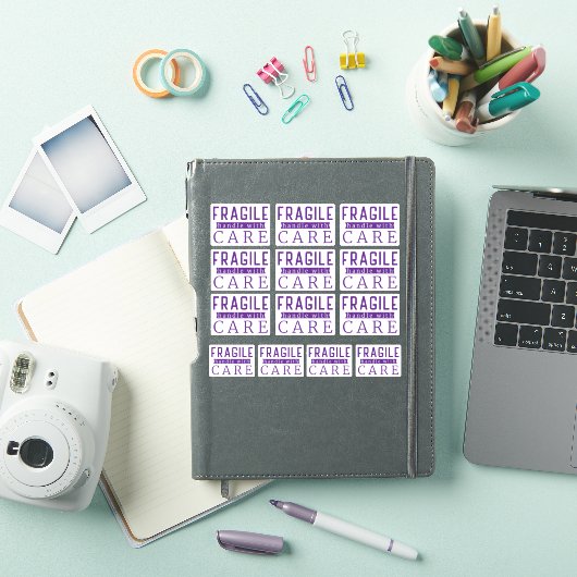 Sticker 13 Poignée Violette Fragile Avec Soin Petite Entre (Couverture iPad)