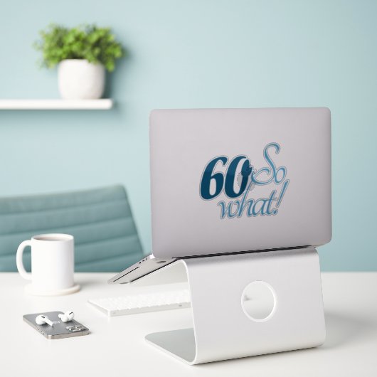 Sticker 60 Alors quel script Positive 60e Anniversaire Cit (Ordinateur portable sur le bureau)