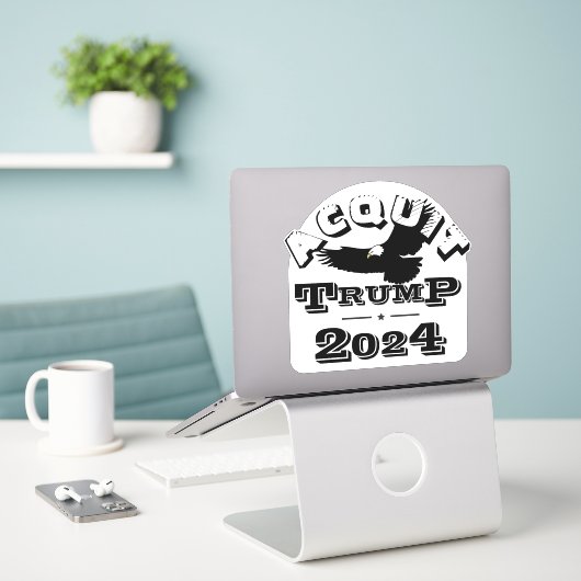 Sticker Acquitter TRUMP 2024 (Ordinateur portable sur le bureau)
