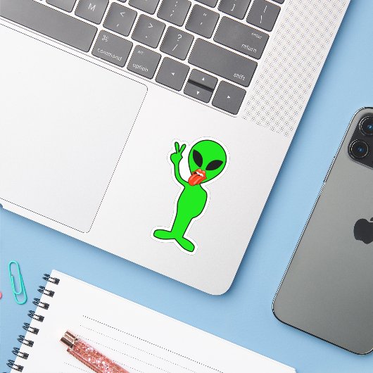 Sticker alien cool (Ordinateur portable avec iPhone)