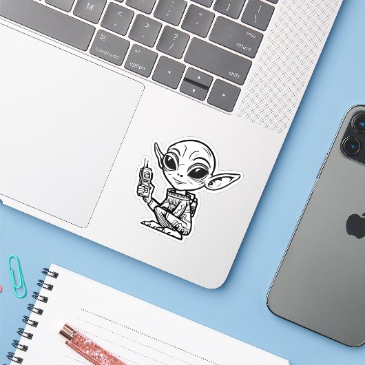 Sticker Alien Noir et Blanc (Ordinateur portable avec iPhone)