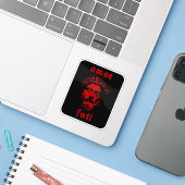Sticker Amor Fati - Marcus Aurelius (rouge vintage) (Ordinateur portable avec iPhone)
