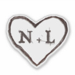 Sticker Amoureux sculptés Initiales du coeur rustique Mono<br><div class="desc">Carved Sweethearts Rustic Heart présente les initiales du couple gravées en forme de coeur. Aussi, typographie en détresse polices chic pays, Le design est parfait pour un mariage d'automne, d'hiver, de printemps ou d'été et peut être utilisé pour n'importe quelle saison - autocollants de mariage personnalisé! ~ Regardez ma boutique...</div>