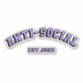 Sticker Anti-social est 2023 purple text  (Devant)