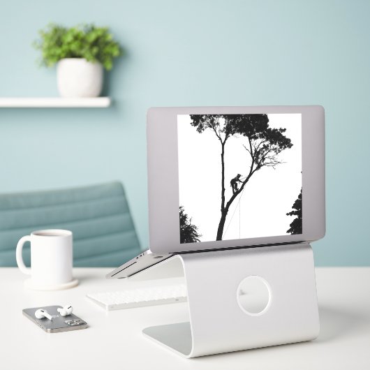Sticker Arboriste au travail (Ordinateur portable sur le bureau)