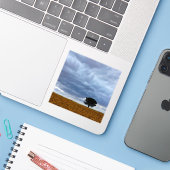 Sticker Arbre dans un champ vide (Ordinateur portable avec iPhone)
