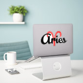 Sticker Aries (Ordinateur portable sur le bureau)