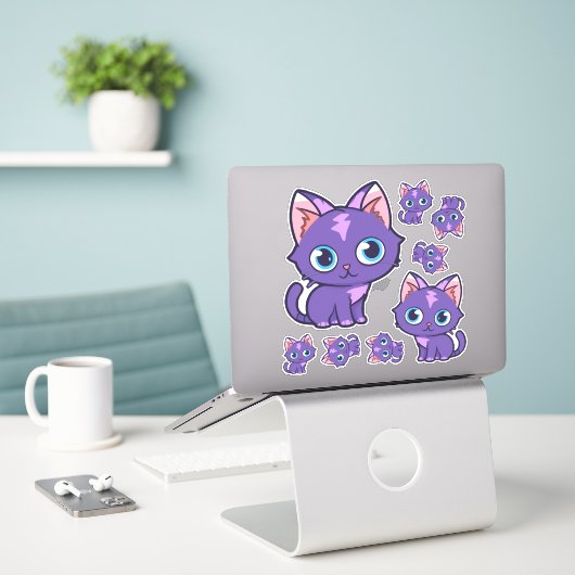 Sticker Art vectoriel de chat Anime Violet (Ordinateur portable sur le bureau)