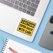 Sticker Attention Porte ouverte avec soin (Ordinateur portable avec iPhone)