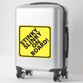 Sticker Attention Stinky Slinky à bord ! (Sur valise)