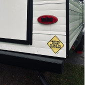 Sticker Attention Stinky Slinky dans Bumper!