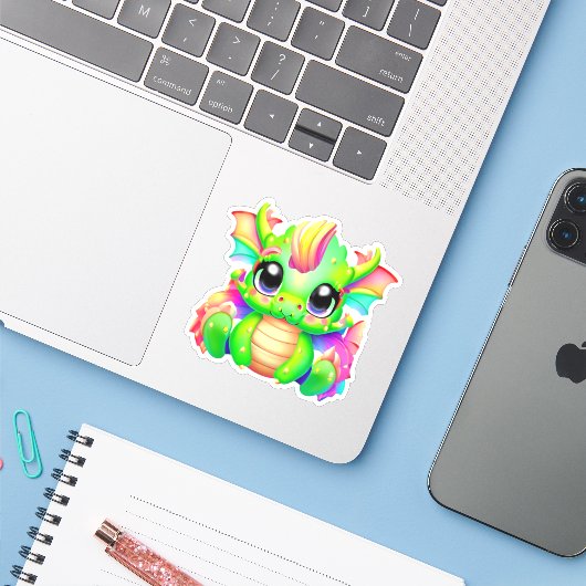 Sticker Baby Dragon (Ordinateur portable avec iPhone)