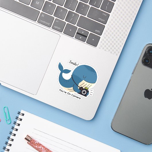 Sticker Baleine mignonne avec caméra (Ordinateur portable avec iPhone)