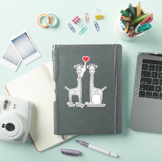 Sticker Be My Valentine Giraffe Couple Red Heart Balloon (Couverture iPad)